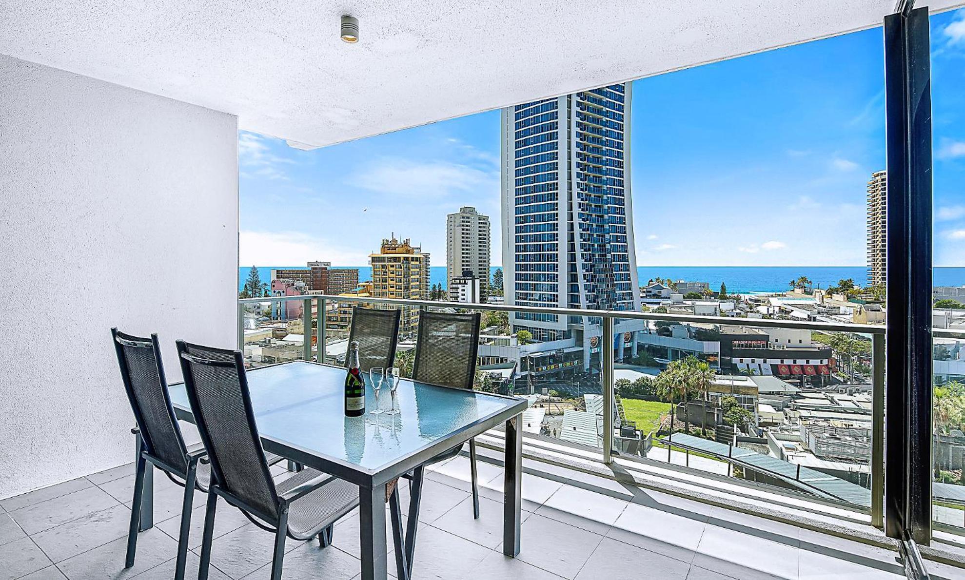 Circle On Cavill Surfers Paradise Apartments-Holiday Paradise Gold Coast Room photo